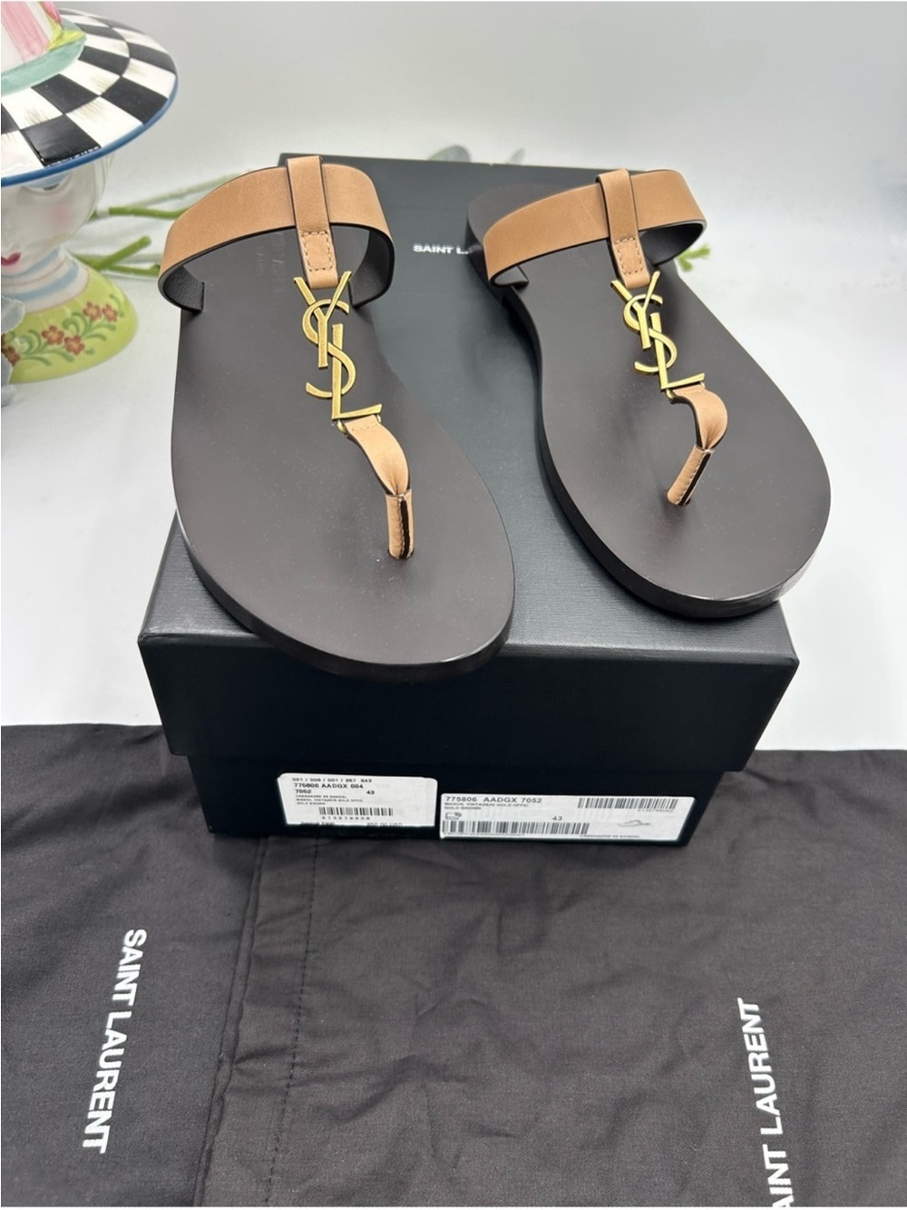 Men’s Saint Laurent CASANDRE YSL logo thong sandals, size 43 made in Italy